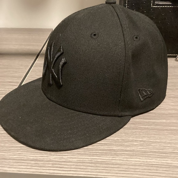 NY Yankees fitted hat - Picture 3 of 4